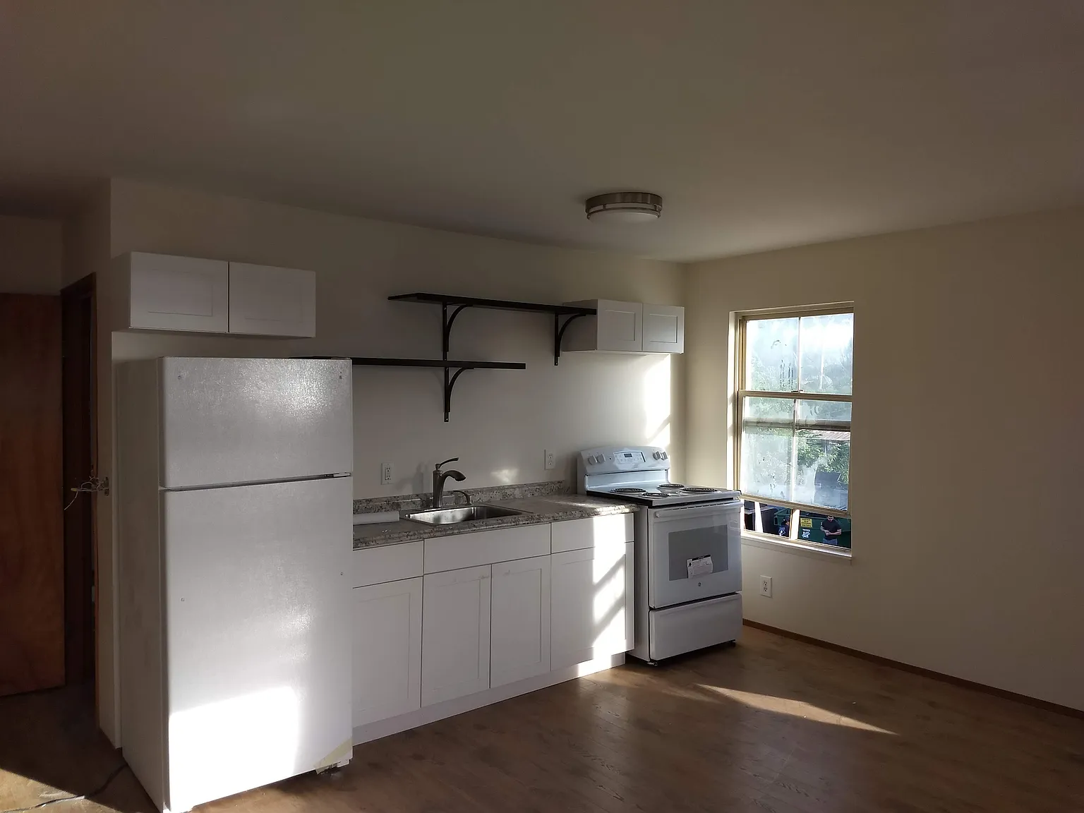 1 bed, 1000 sqft, $2,500 — Photo 2