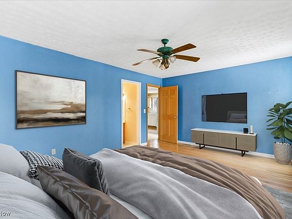 4th image of 318 Valley Mills Dr