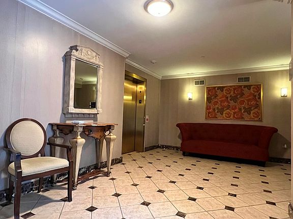4th image of 1781 Tudor Ln Unit 303