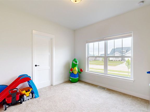 4th image of 1002 Iris Ave