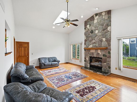 4th image of 1657 Wakerobin Ct