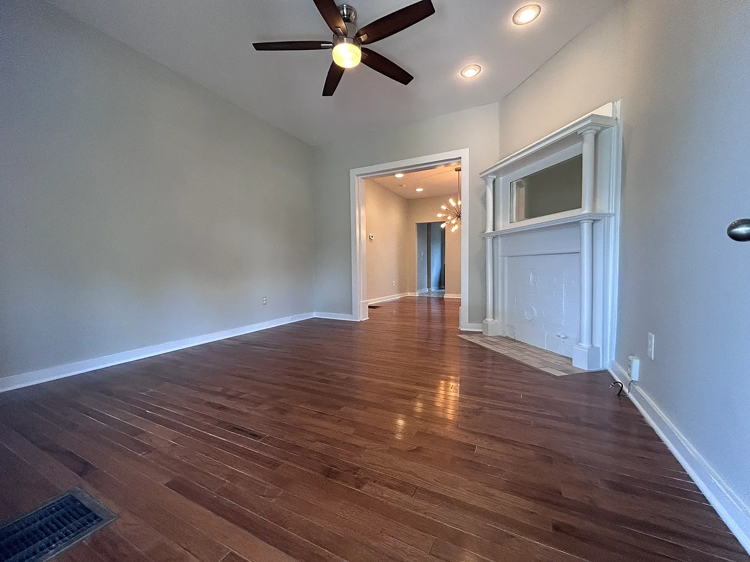 2 bed, 900 sqft, $1,725 — Photo 2