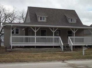 560 County St, Ridgeway, IA 52165