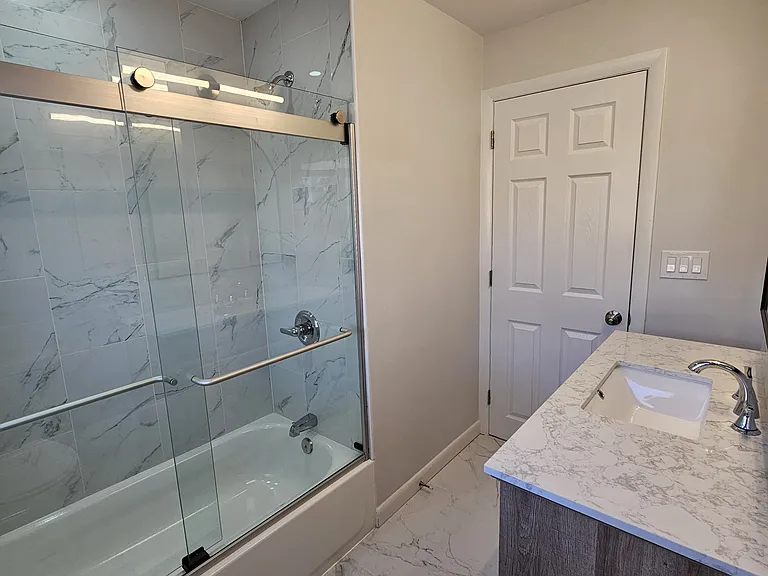 8 Sussex Ln — Photo 8