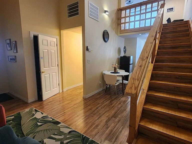 215B Shelley Ln — Photo 2