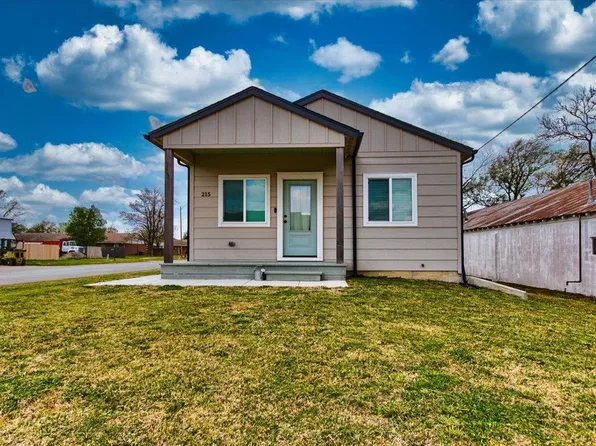 215 S Commercial Ave, Sedgwick, KS 67135