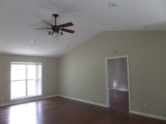 3rd image of 371 Goldenbrook Dr