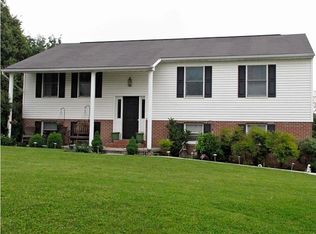 13 Ecker Ave, Stewartstown, PA 17363
