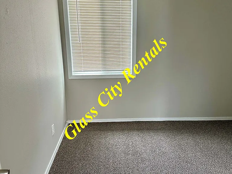 1309 Corry Ave — Photo 7