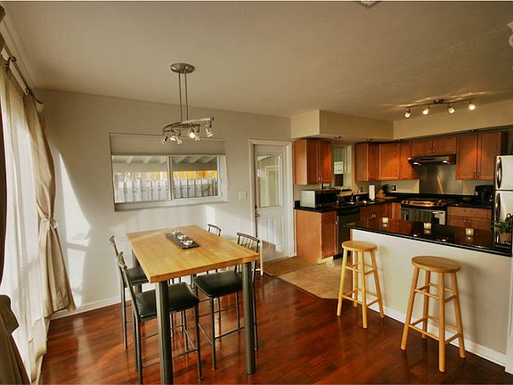 4th image of 1606 NE 15th Ave