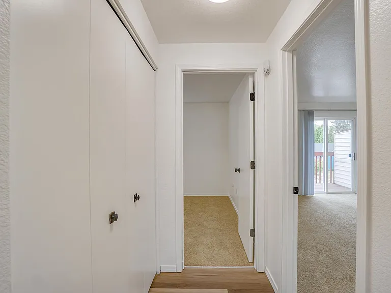 5075-5105 10th Ave NE — Photo 15
