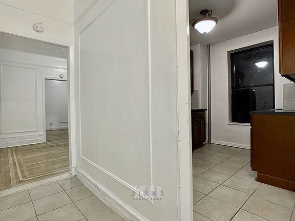 5th image of 1082 President St APT 32