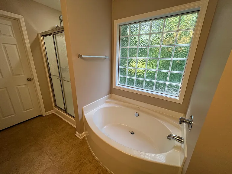 9702 Chetwood Ct — Photo 14