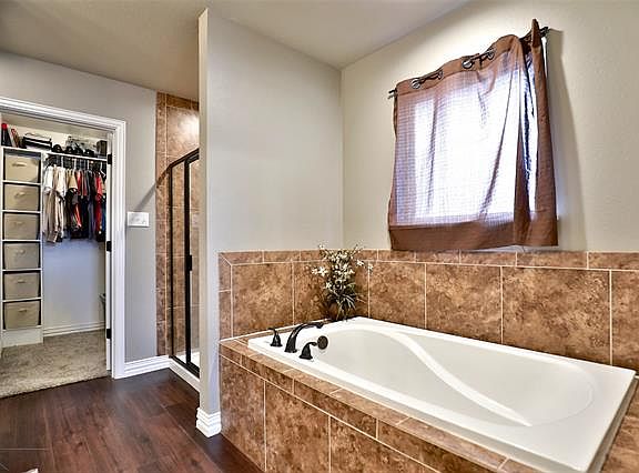 5th image of 3702 Arthurs Cir
