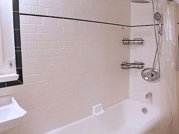 2nd image of 801 S Gramercy Dr #2B-1Ba-900Sqft