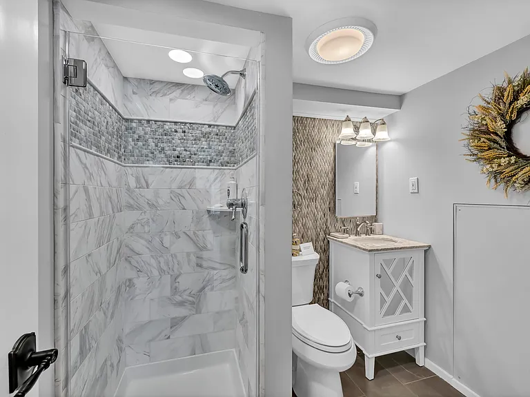 N Lake Shore Dr — Photo 35