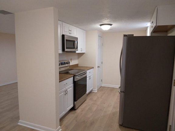 2nd image of 2606 Memorial Blvd