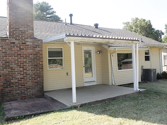 4th image of 1054 S Peach Tree Avenue