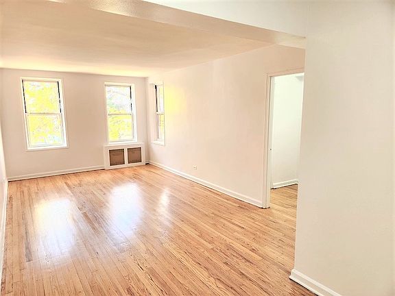 2nd image of 2102 Holland Ave APT 1D