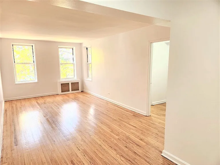 2102 Holland Ave #1D — Photo 2