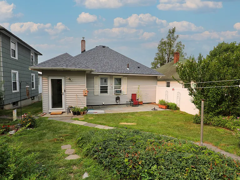 98 Hurley Ave — Photo 25