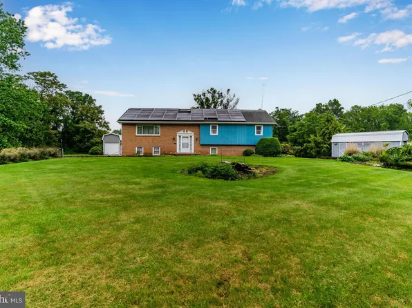 855 Alexander Spring Rd, Carlisle, PA 17015
