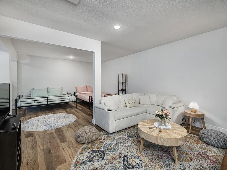 Bomar Ave — Photo 1
