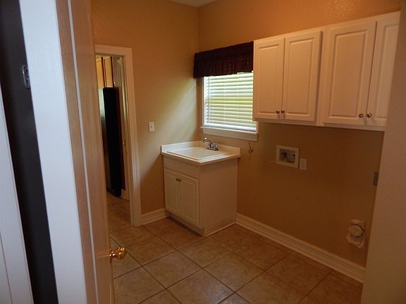 4th image of 8136 Viburnum Ct
