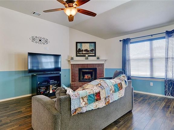 4th image of 4706 Valleyview Dr