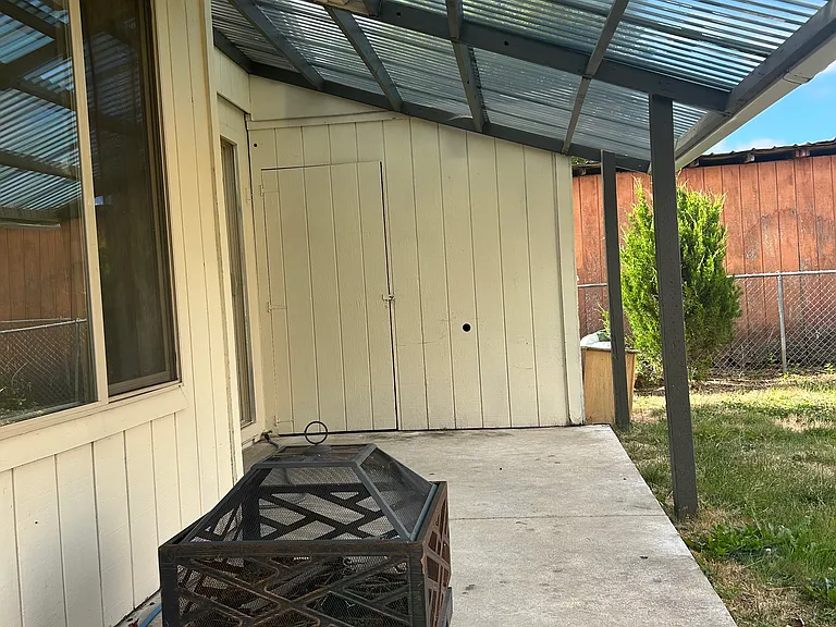 455 NW Fenton St — Photo 10