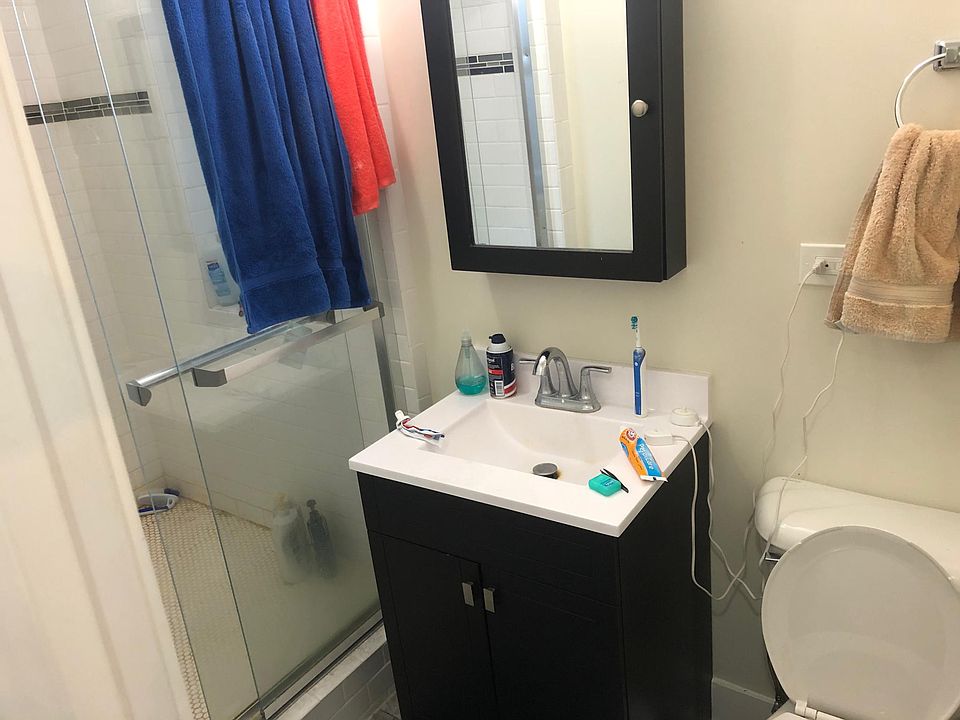 1st image of 839 W Cornelia Ave #3N-39