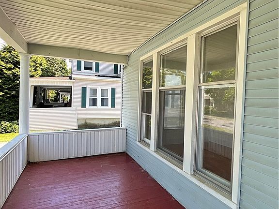 4th image of 700 Nellis St E