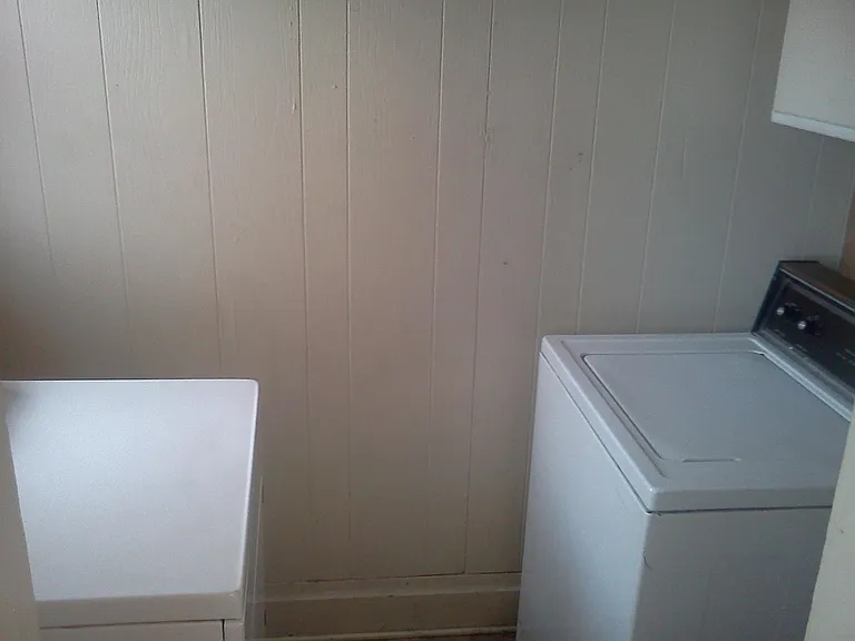 Laundry with W/D included