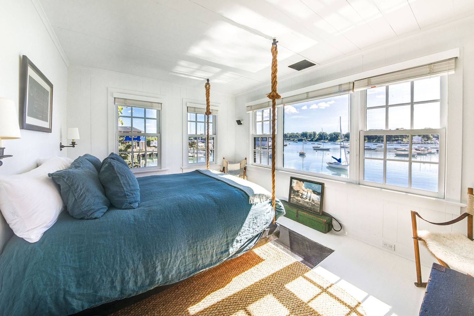  Guest room with/ glass bottom floor - Queen size 