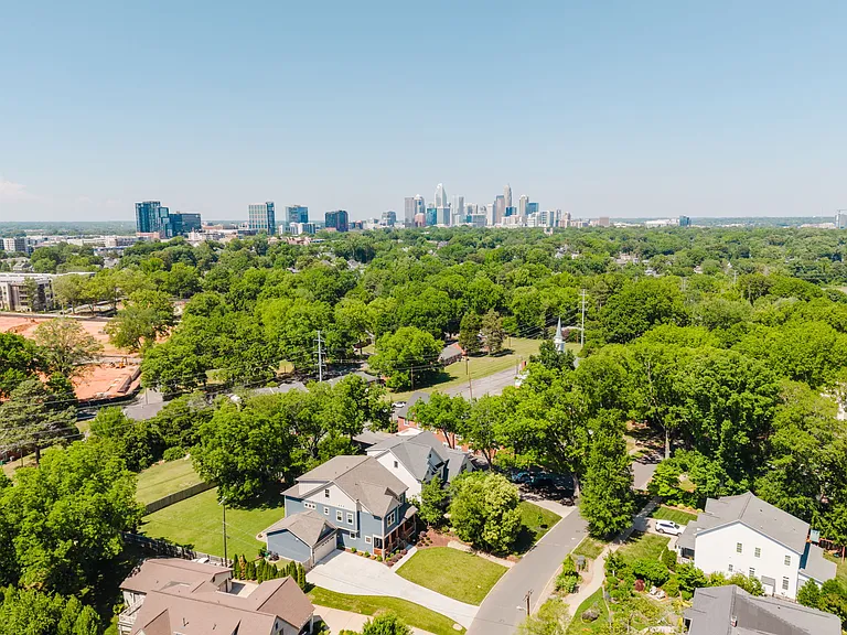 2852 Dorchester Pl — Photo 33