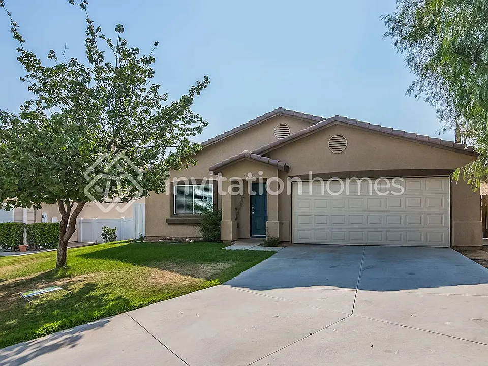 973 Half Moon Ct