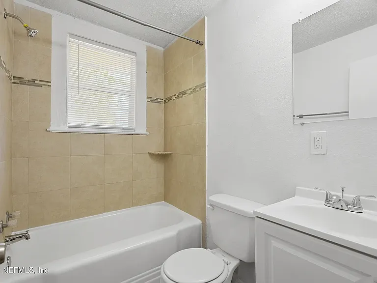859 W 28th St — Photo 7