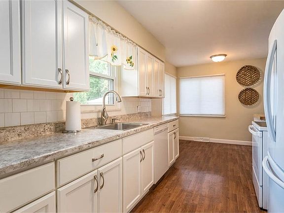 5th image of 22214 Sandy Ln
