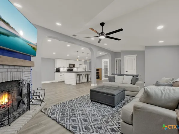 340 Sir Winston Dr, Canyon Lake, TX 78133