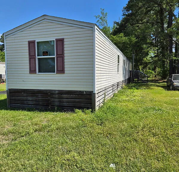 185 Lakeside Ln — Photo 1