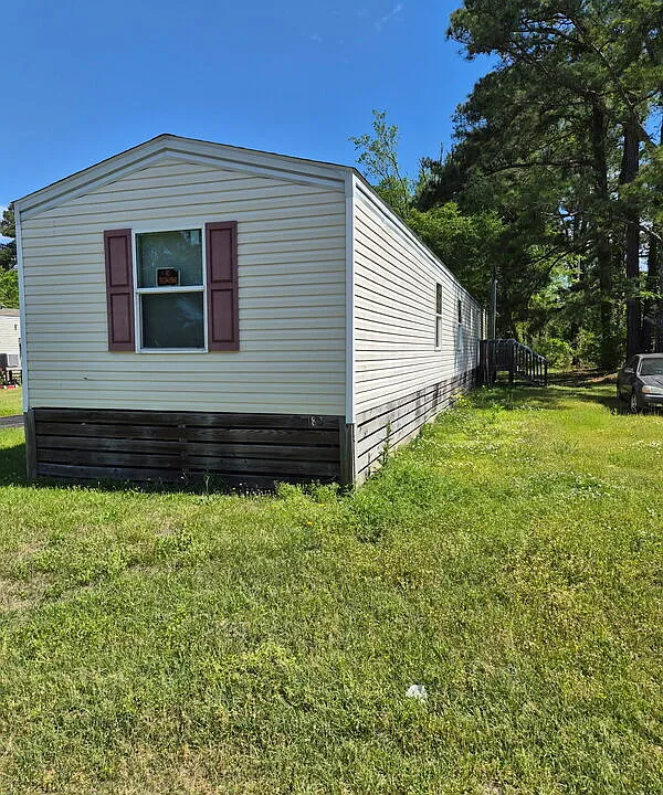 185 Lakeside Ln