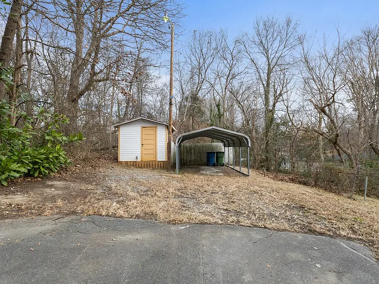 305 E Henry St — Photo 21