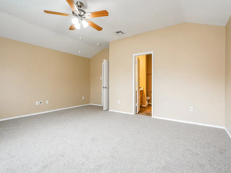705 Pine Hollow Dr — Photo 10