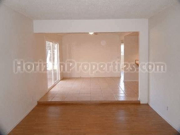 (4) : 10926 Nogalera Way Rancho Cordova, CA