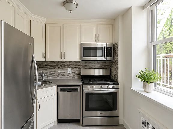 4th image of 55 E 93rd St APT 2D