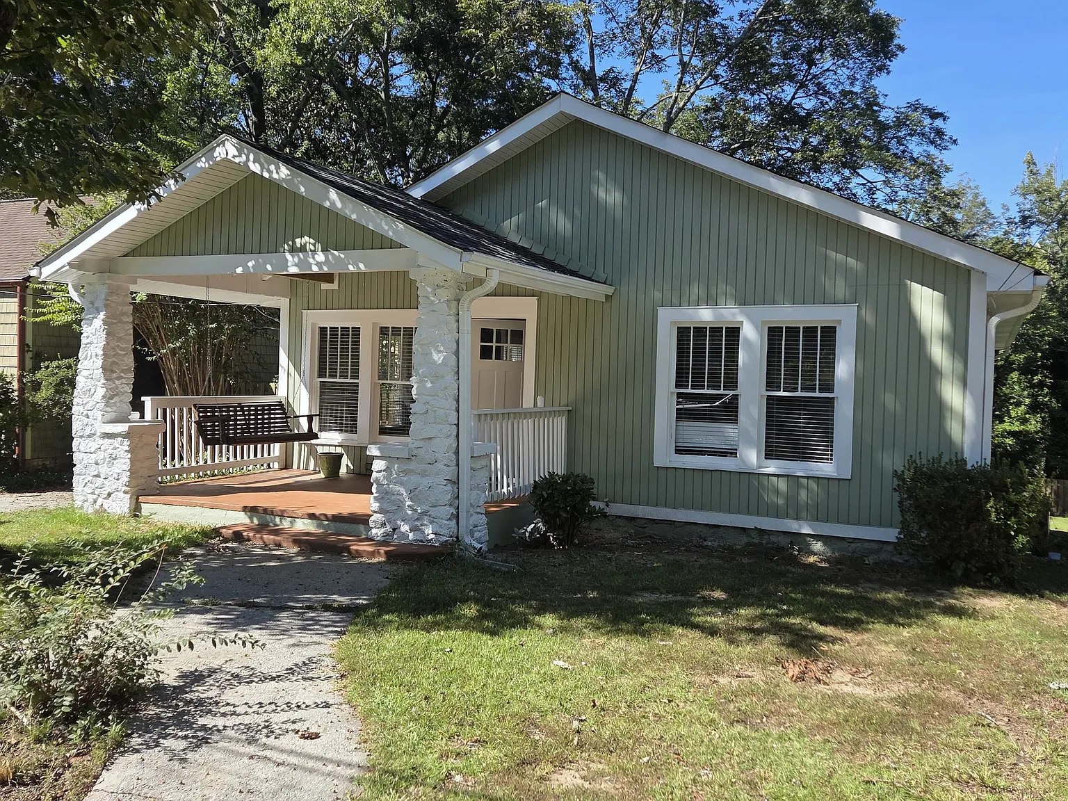 3 bed, 1242 sqft, $2,400 — Photo 1