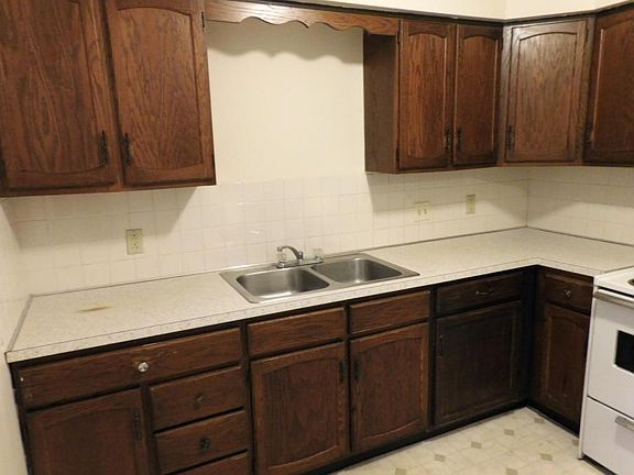 5th image of 3028 Green Acres Dr APT 1