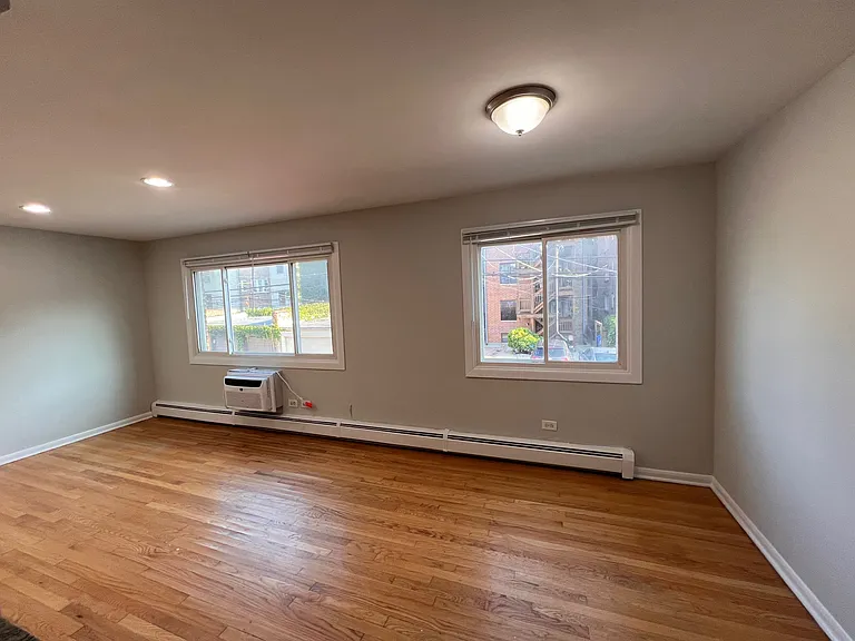 2036 W Foster Ave #B4 — Photo 11