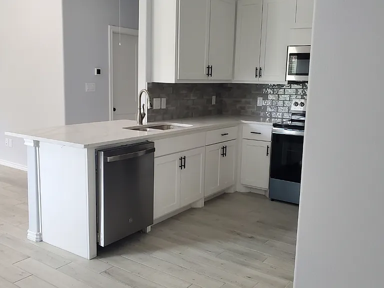 603 E 28th St — Photo 3