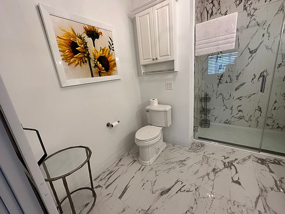 4th image of 33105 Spruce Pond Cir